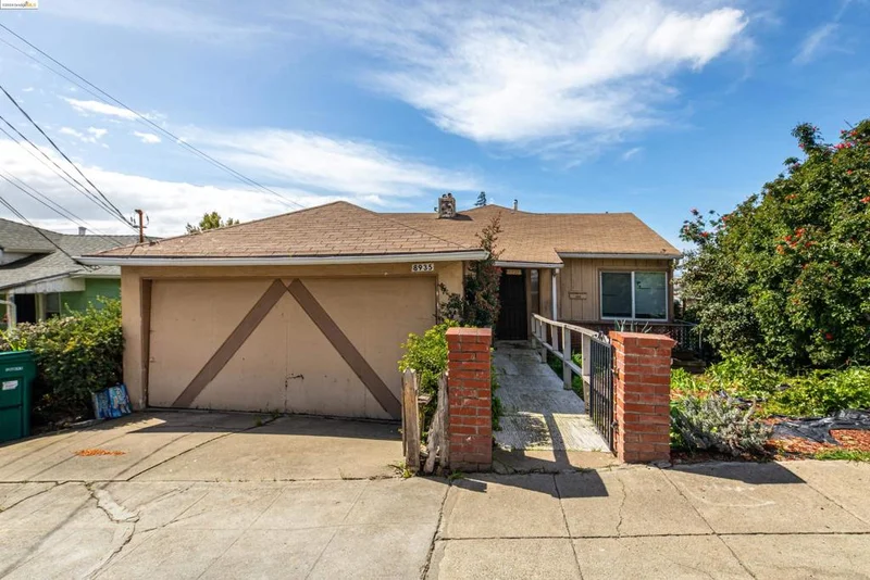 8935 Lawlor St, Oakland, CA 94605