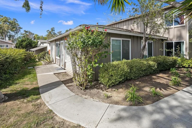 7921 Camino Kiosco, San Diego, CA 92122