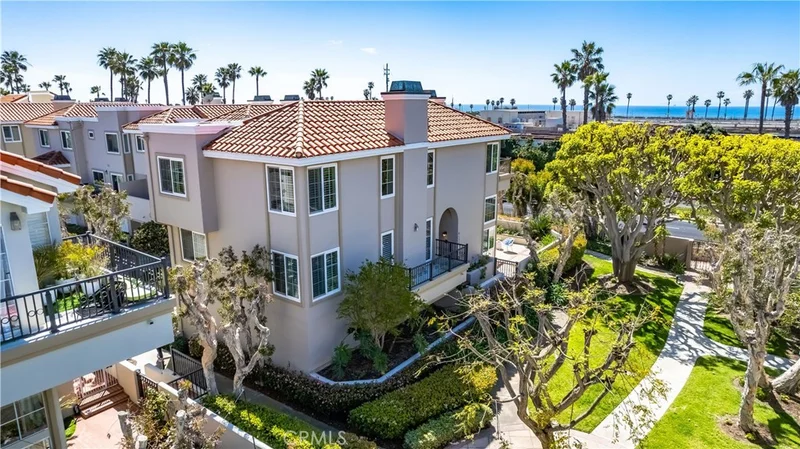 6132 Fernwood, Huntington Beach, CA 92648