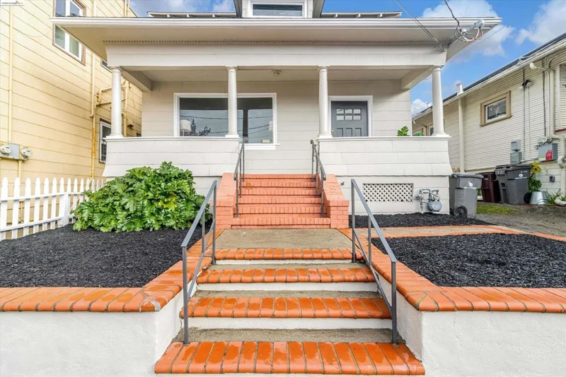 868 58th St, Oakland, CA 94608