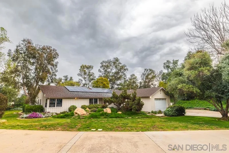 12443 Lemon Crest Dr, Lakeside, CA 92040
