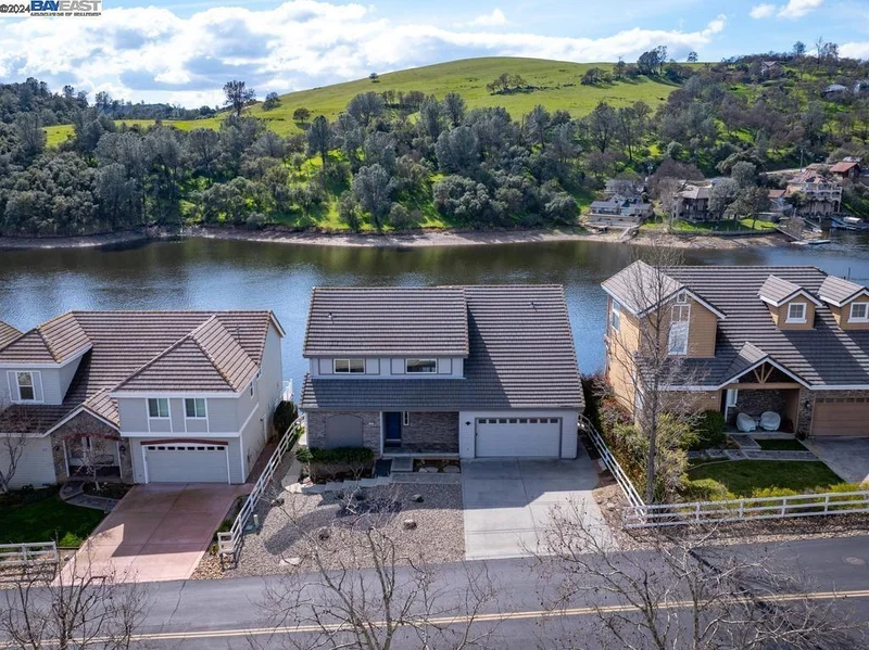 1037 Shoreline Dr, Copperopolis, CA 95228