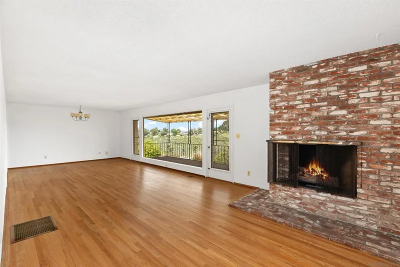 4552 Lucille Dr., San Diego, CA 92115