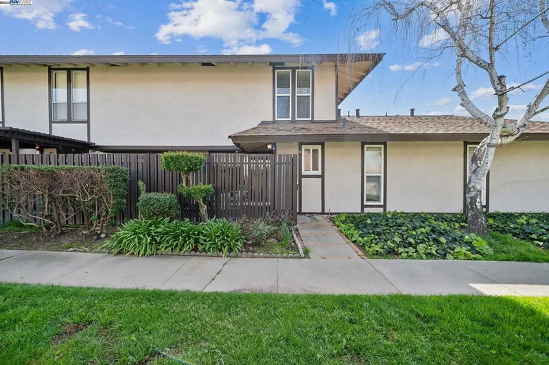 5474 Roundtree Pl #I, Concord, CA 94521