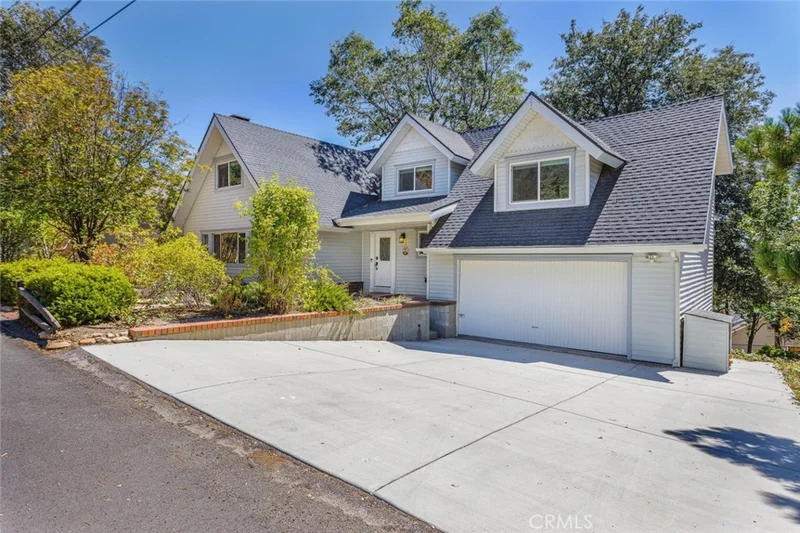 27535 St Bernard, Lake Arrowhead, CA 92352