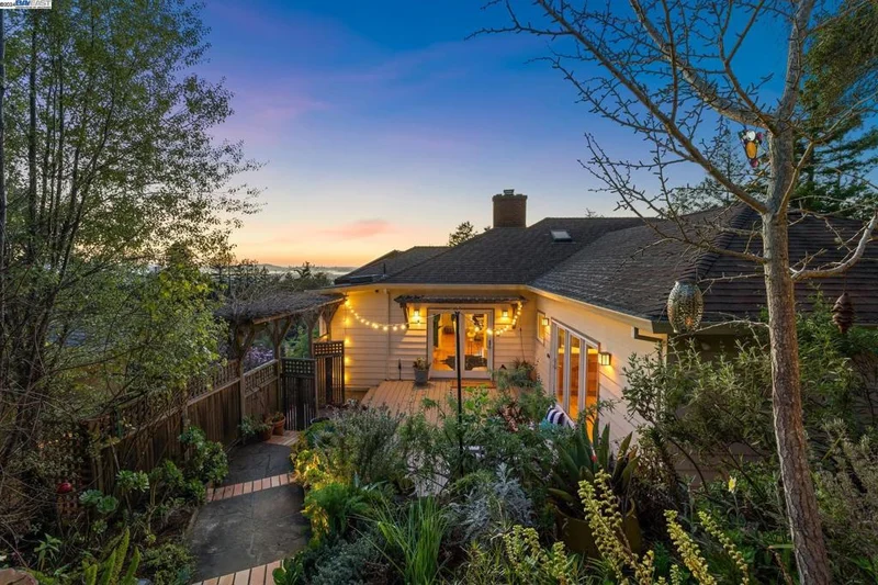 906 Blair Avenue, Oakland, CA 94611