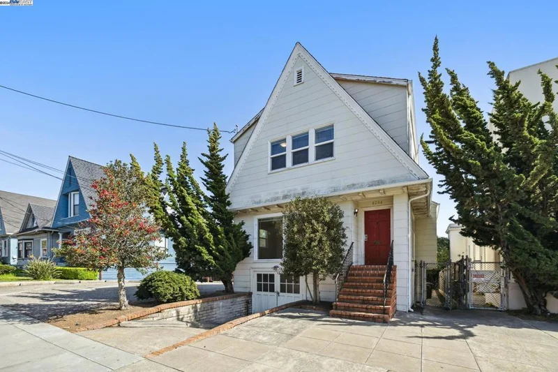 4264 Howe St, Oakland, CA 94611