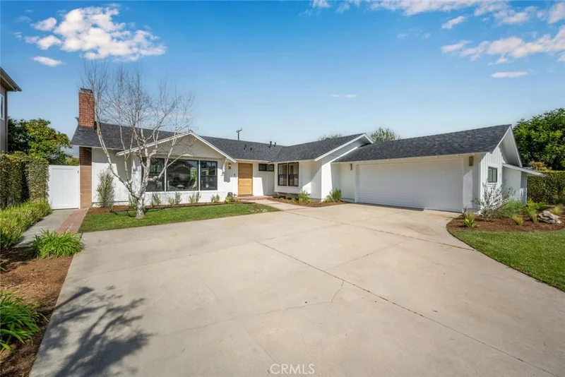 11241 Loch Lomond, Los Alamitos, CA 90720