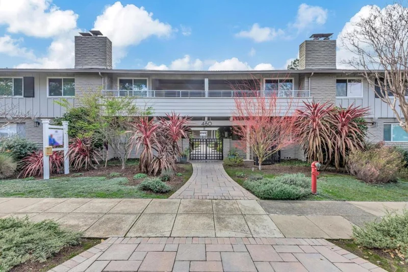 460 Lassen #9, Los Altos, CA 94022