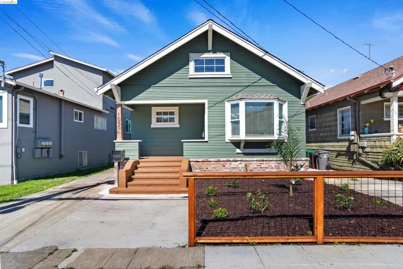 1050 61st Street, Oakland, CA 94608
