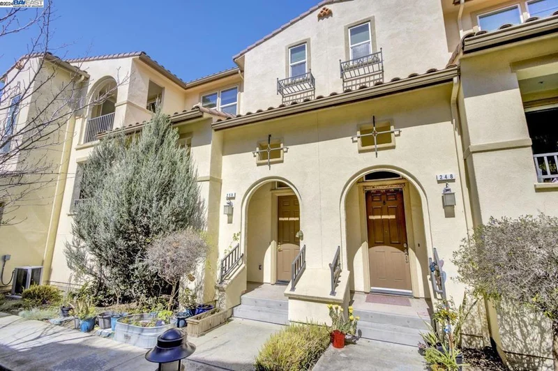258 Paso Roble Cmn, Fremont, CA 94539