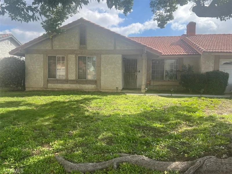 633 S Larch Avenue, Rialto, CA 92376