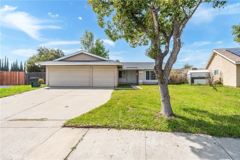 888 S Teakwood Avenue, Rialto, CA 92376