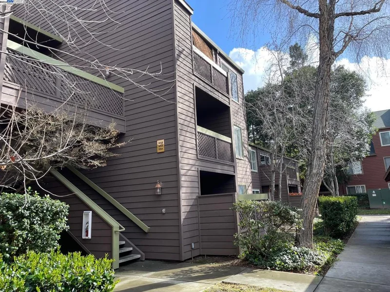1044 Yarwood Ct, San Jose, CA 95128-4727