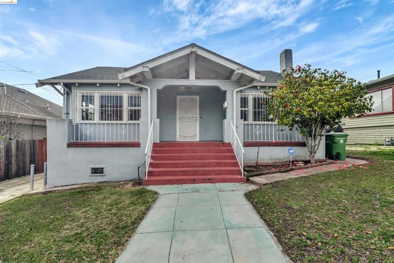 2541 Wakefield Ave, Oakland, CA 94606