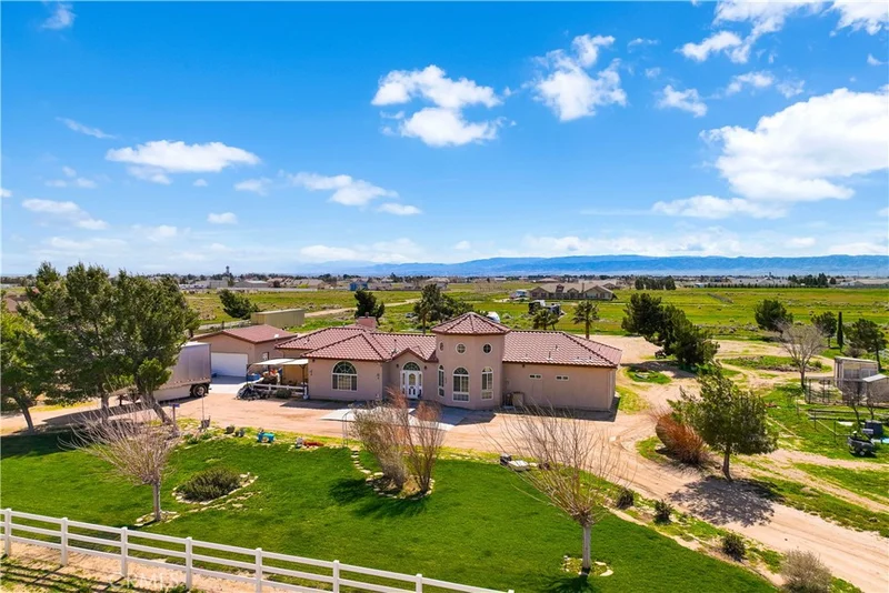 8714 W Avenue C2, Lancaster, CA 93536