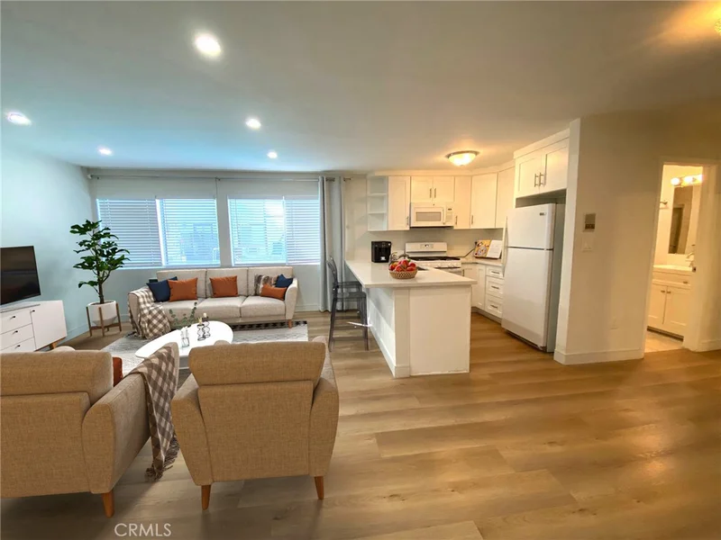 18530 Hatteras Street 116, Tarzana, CA 91356