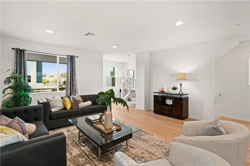 902 E 3rd Street, Santa Ana, CA 92701