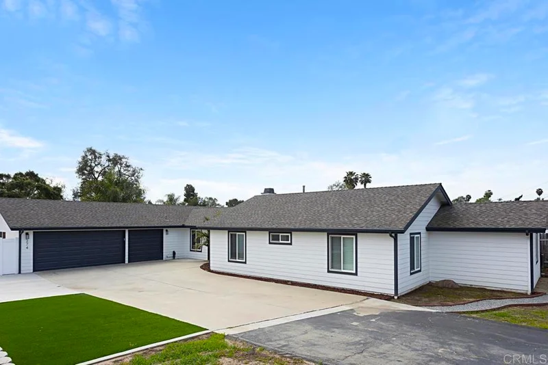 274 Hannalei, Vista, CA 92083