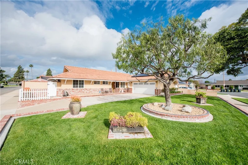 2534 N Fernside Circle E, Orange, CA 92865