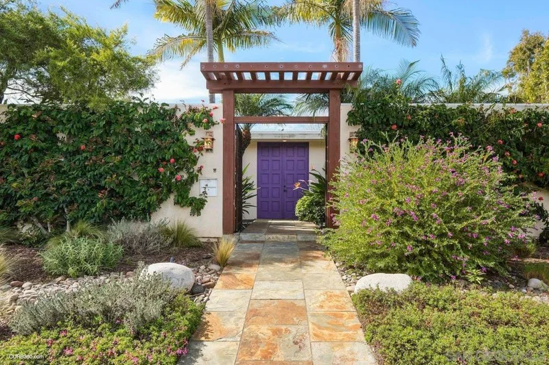 8718 Dunaway Dr, La Jolla, CA 92037