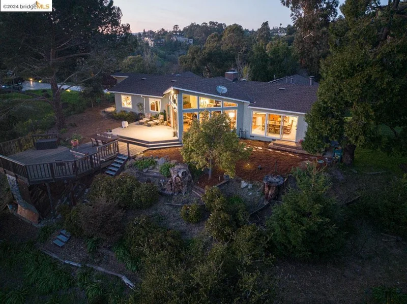 11452 Lochard St, Oakland, CA 94605