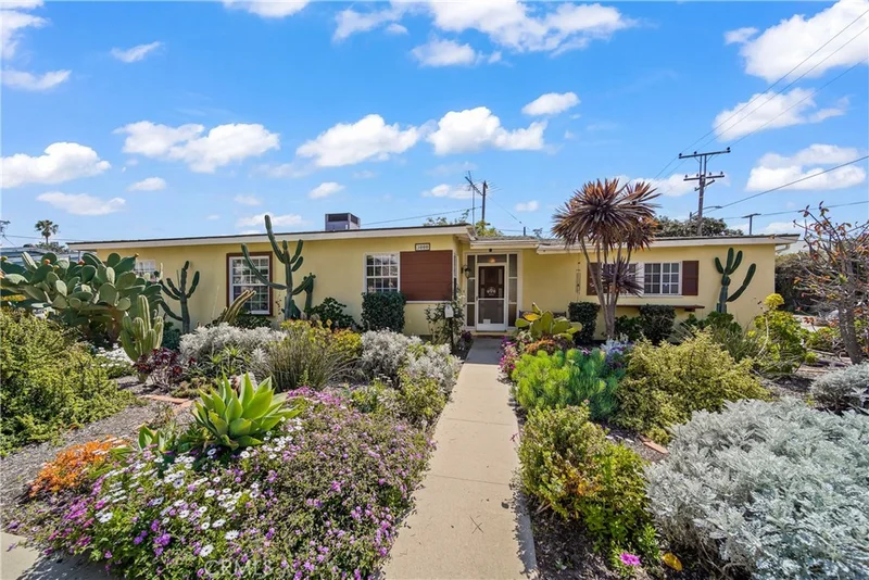 3000 E Poppy Street, Long Beach, CA 90805