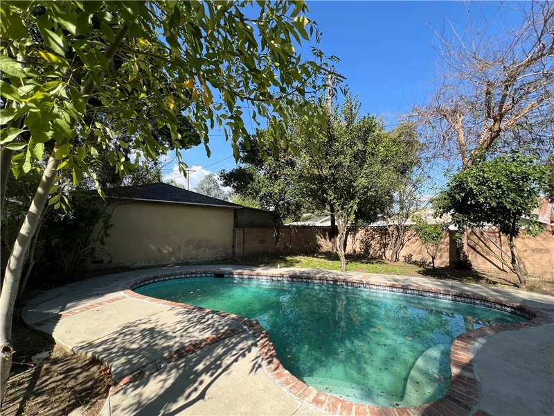 8902 Rathburn Avenue, Northridge, CA 91325
