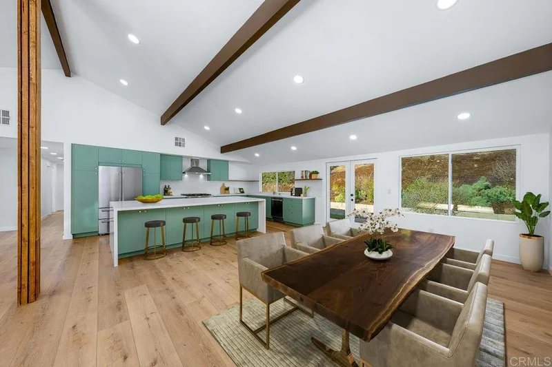 2586 Azure Coast Drive, La Jolla, CA 92037