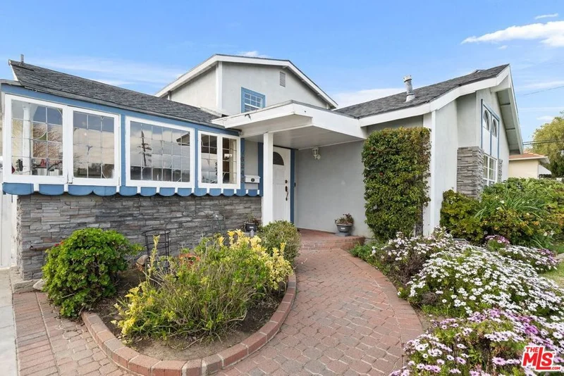 6245 Condon Avenue, Los Angeles, CA 90056