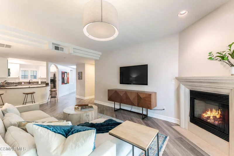 4202 Whitsett Avenue 204, Studio City, CA 91604