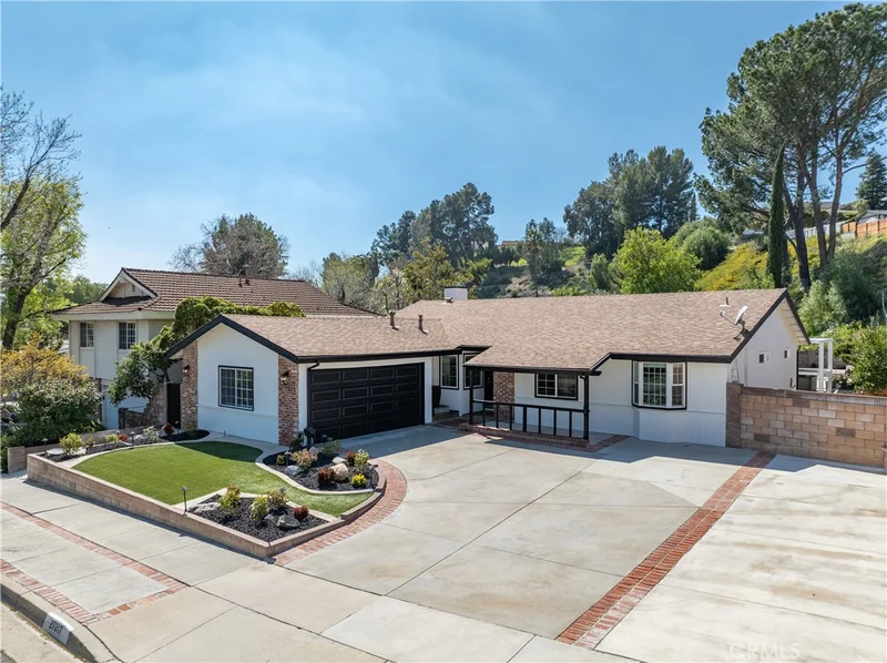 27217 Garza Drive, Saugus, CA 91350
