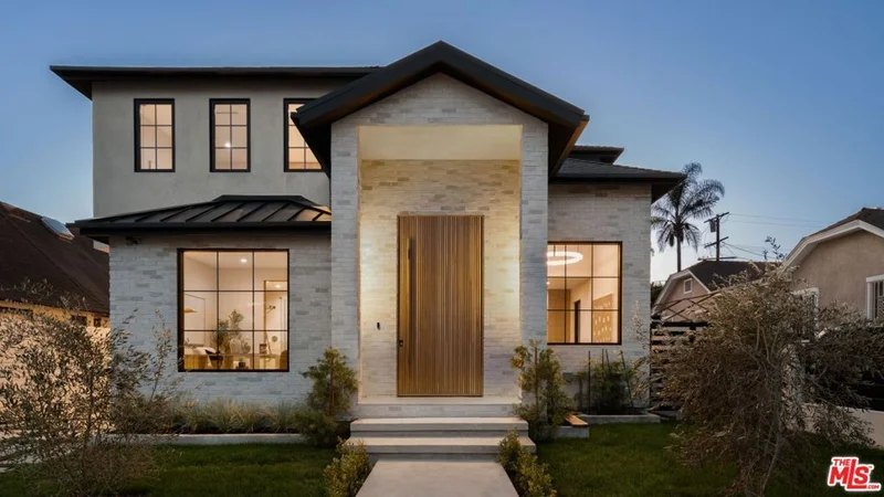 623 Lucerne, Los Angeles, CA 90004
