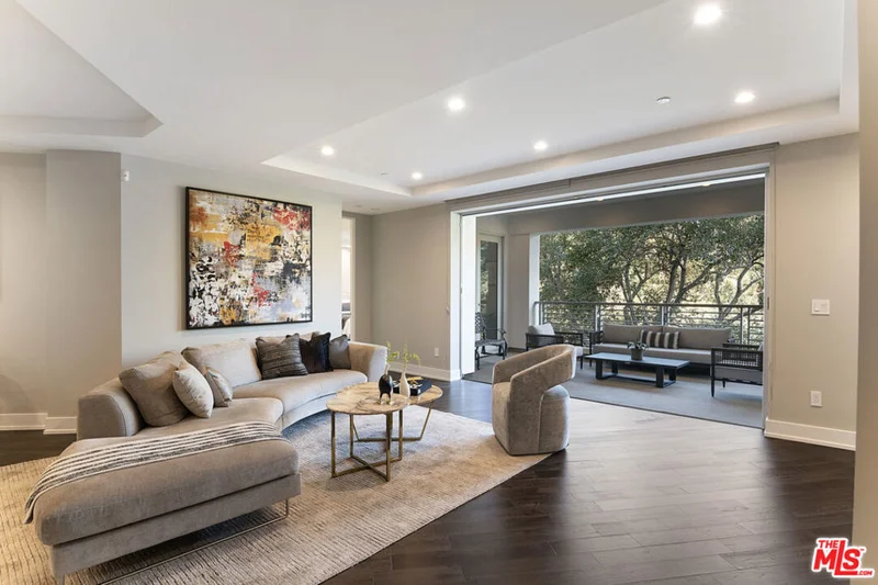 460 N Palm Drive 303, Beverly Hills, CA 90210