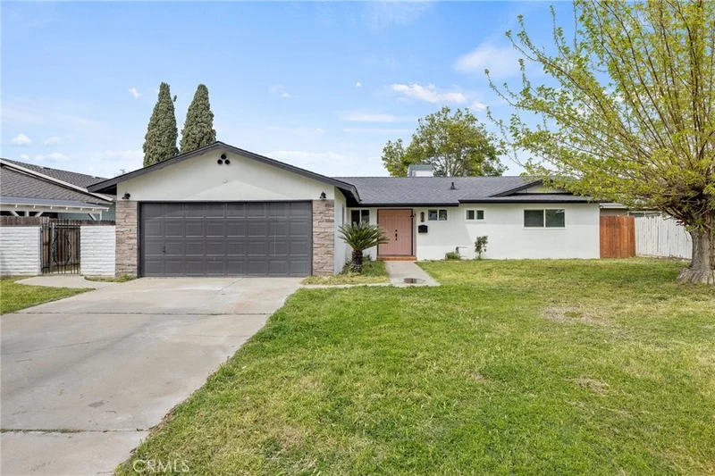 904 E Elm Street, Hanford, CA 93230