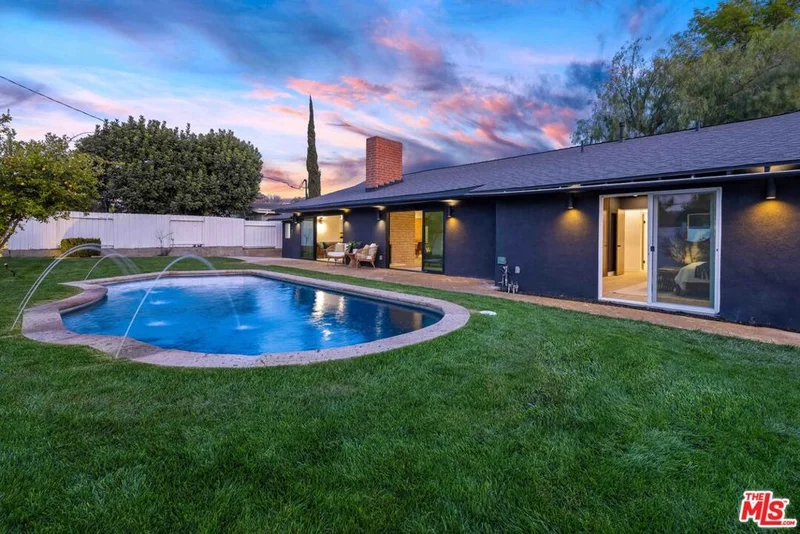 23021 Bretton Place, Woodland Hills, CA 91364