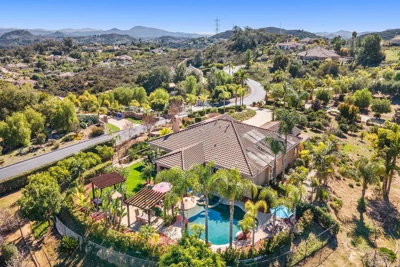 25641 Rue De Lac, Escondido, CA 92026