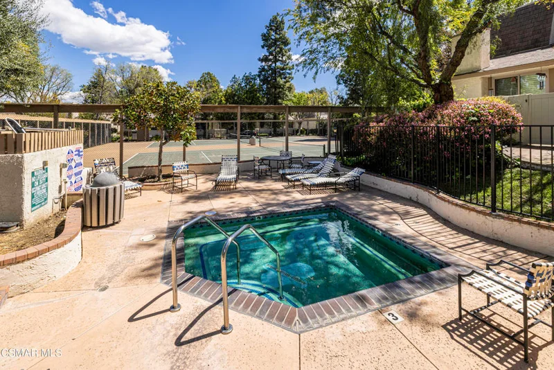 6145 Shoup Avenue 57, Woodland Hills, CA 91367