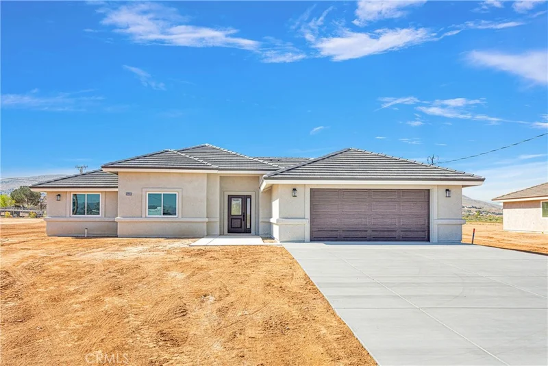 22565 Via Seco Street, Apple Valley, CA 92308