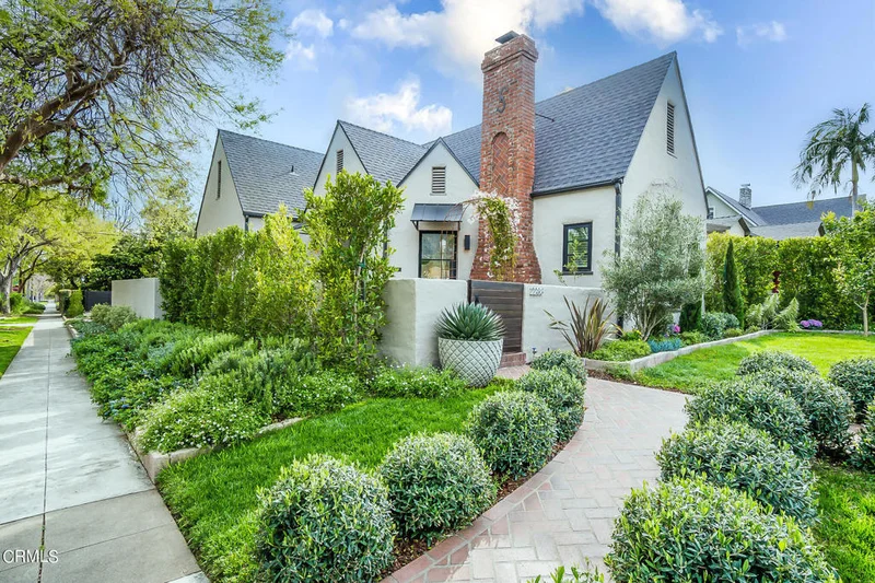 2288 Casa Grande Street, Pasadena, CA 91104