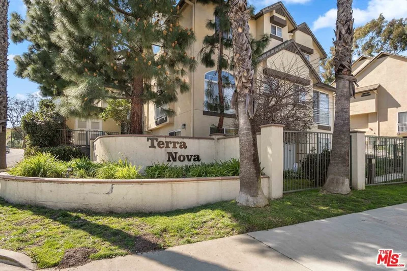 4600 Don Lorenzo Drive 42, Los Angeles, CA 90008