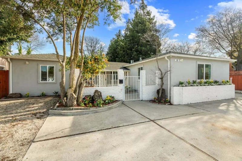 860 Donohoe Street, East Palo Alto, CA 94303