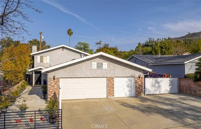 10136 Langmuir Avenue, Sunland, CA 91040