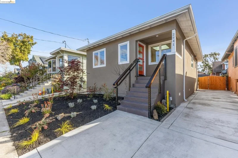 2741 Mathews St, Berkeley, CA 94702