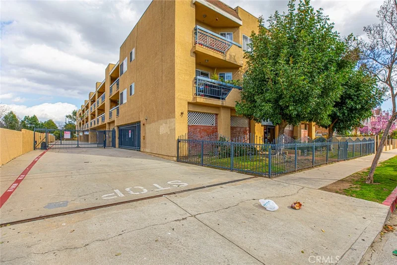 9014 Burnet Avenue 104, North Hills, CA 91343