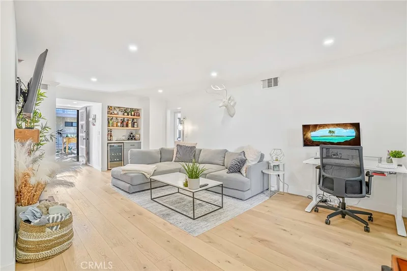 123 E Oak Avenue 204, El Segundo, CA 90245