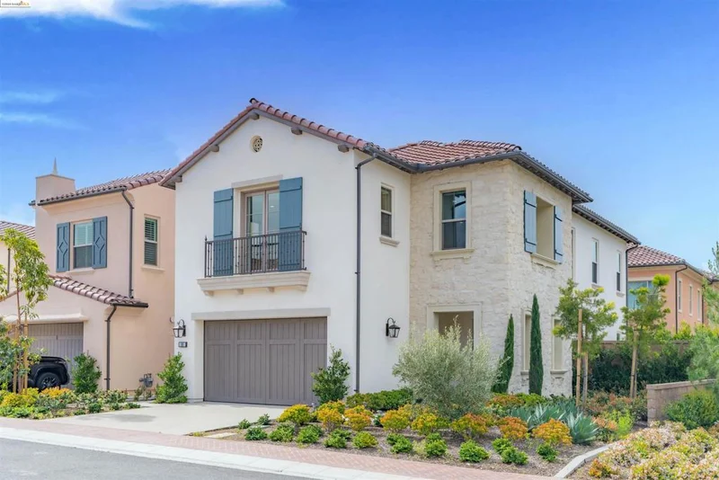100 Whippoorwill, Irvine, CA 92618