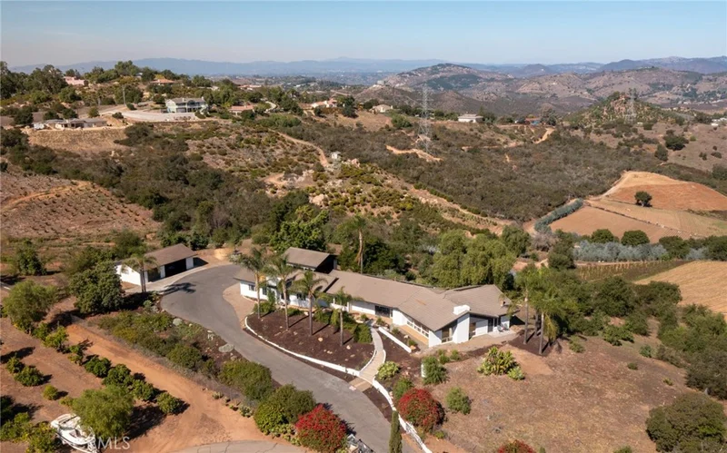11217 Rolling Hills Way, Valley Center, CA 92082