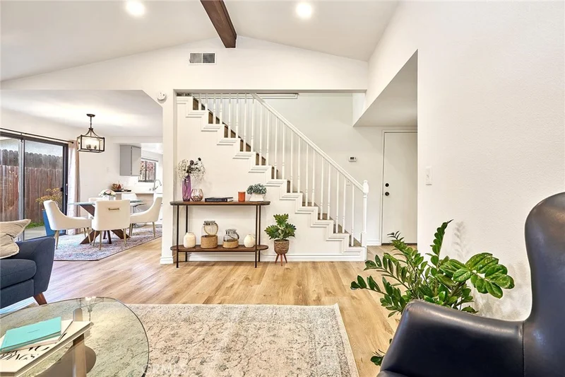 1150 N Sunflower Avenue B, Covina, CA 91724