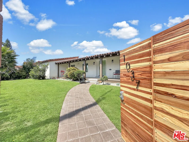 1037 W 83rd Street, Los Angeles, CA 90044